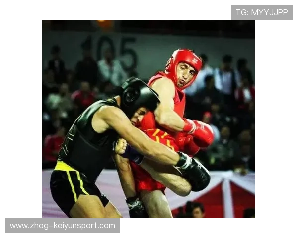 UFC膝顶KO：极限瞬间震撼赛场的唯美一击